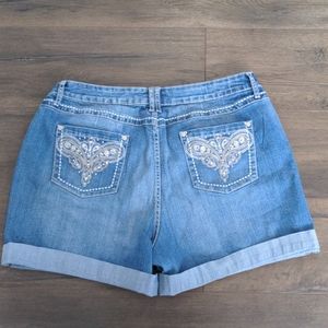 a.n.a. Embellished Cuffed Jean Shorts Size 20W